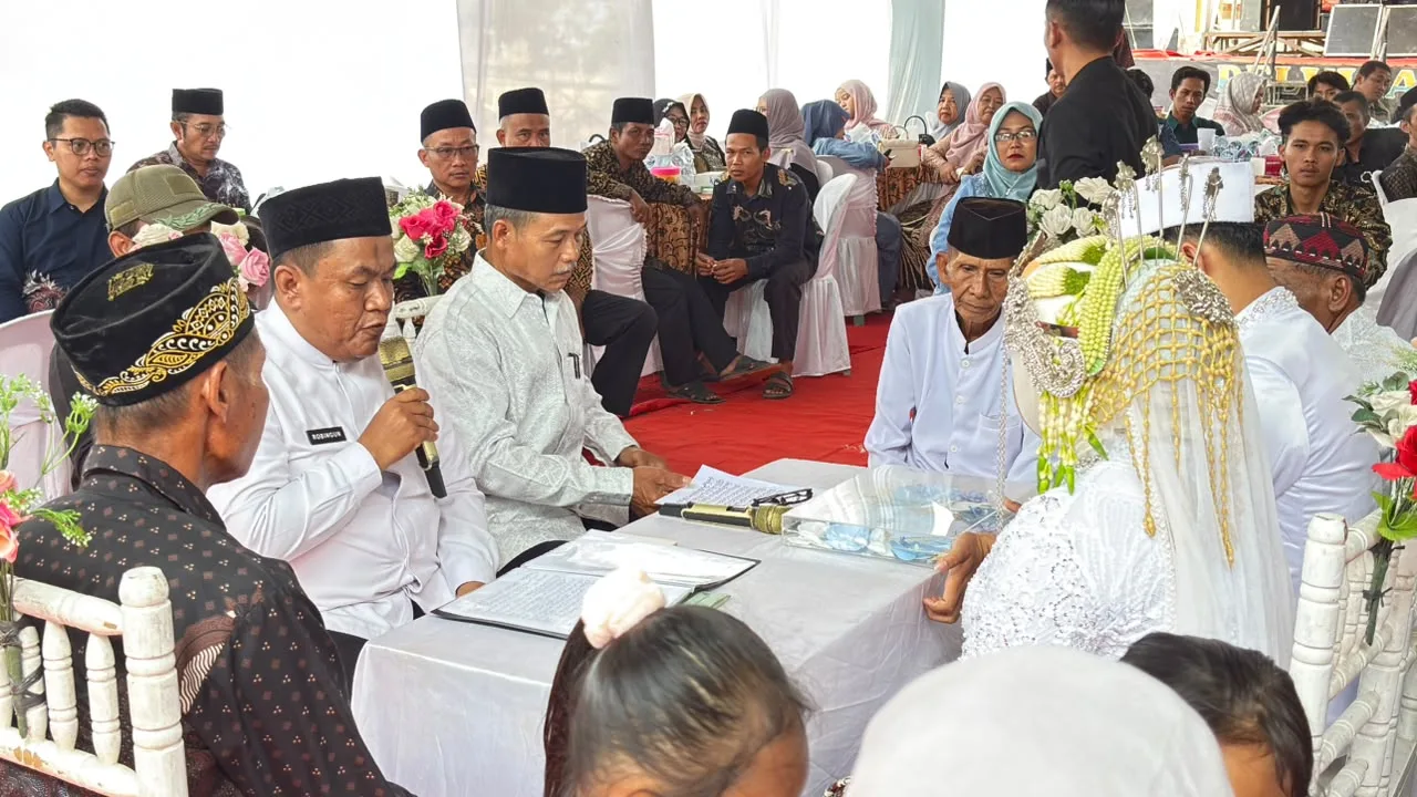 Bukan Sekadar Menikahkan, Kepala KUA Tanjung Raya Bekali Pengantin dengan Nasihat Rumah Tangga
