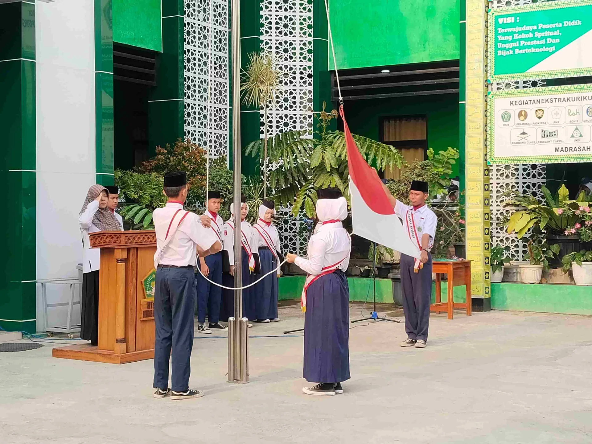 Tanamkan Pentingnya Kedisiplinan; Tema Upacara Bendera di MTsN 1 Bandar Lampung