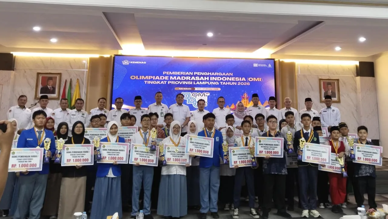 Farhan Murid MTsN 1 Tanggamus Terima Penghargaan Juara 1 OMI dan Melaju ke Tingkat Nasional