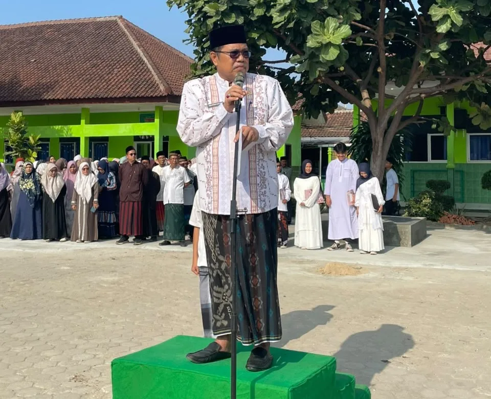 MTsN 2 Bandar Lampung Gelar Upacara Peringatan Hari Santri Nasional 2026