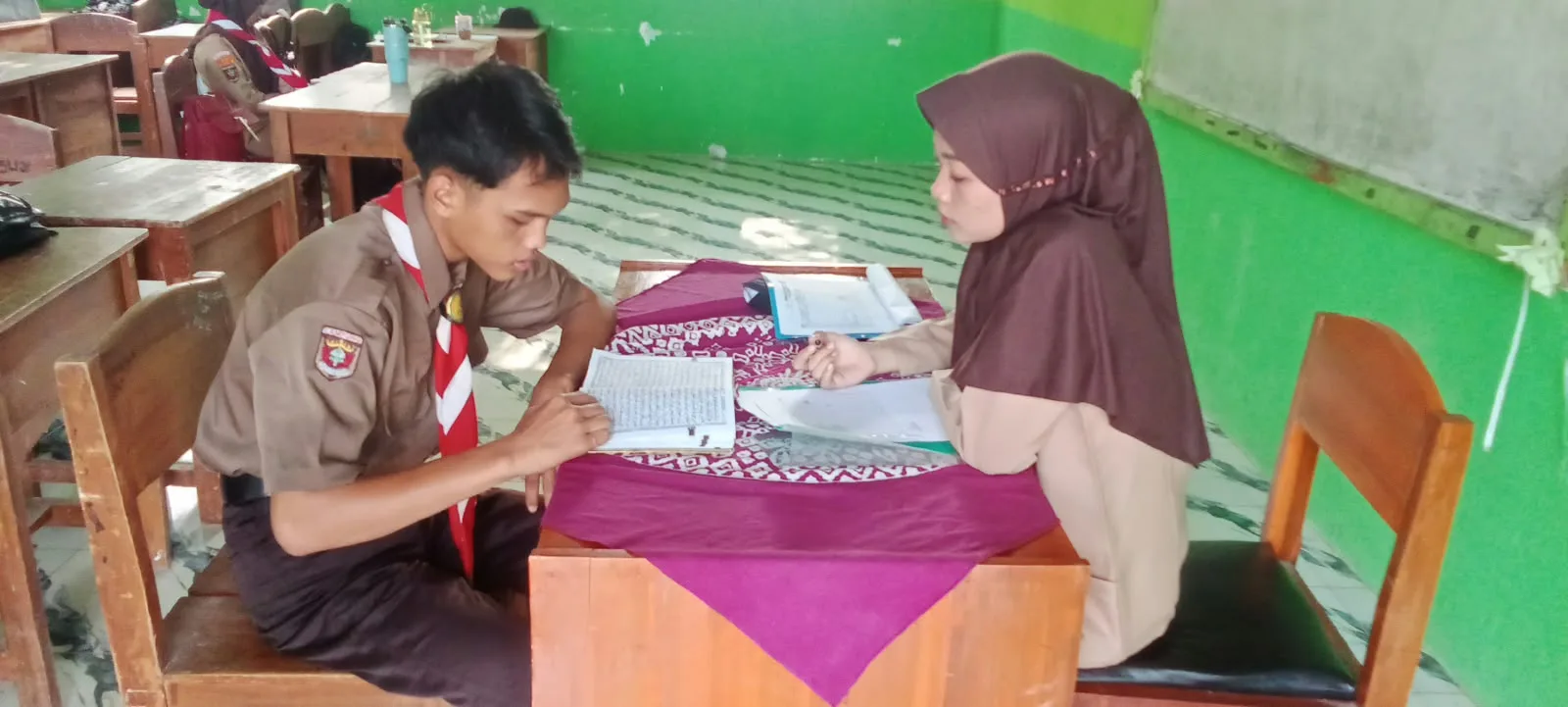 Tumbuhkan Keberkahan dan Karakter Religius, Tuti Sulistio Warni Bimbing Rutinitas Pembacaan Al-Qur'an Sabtuan di MAN 1 Mesuji