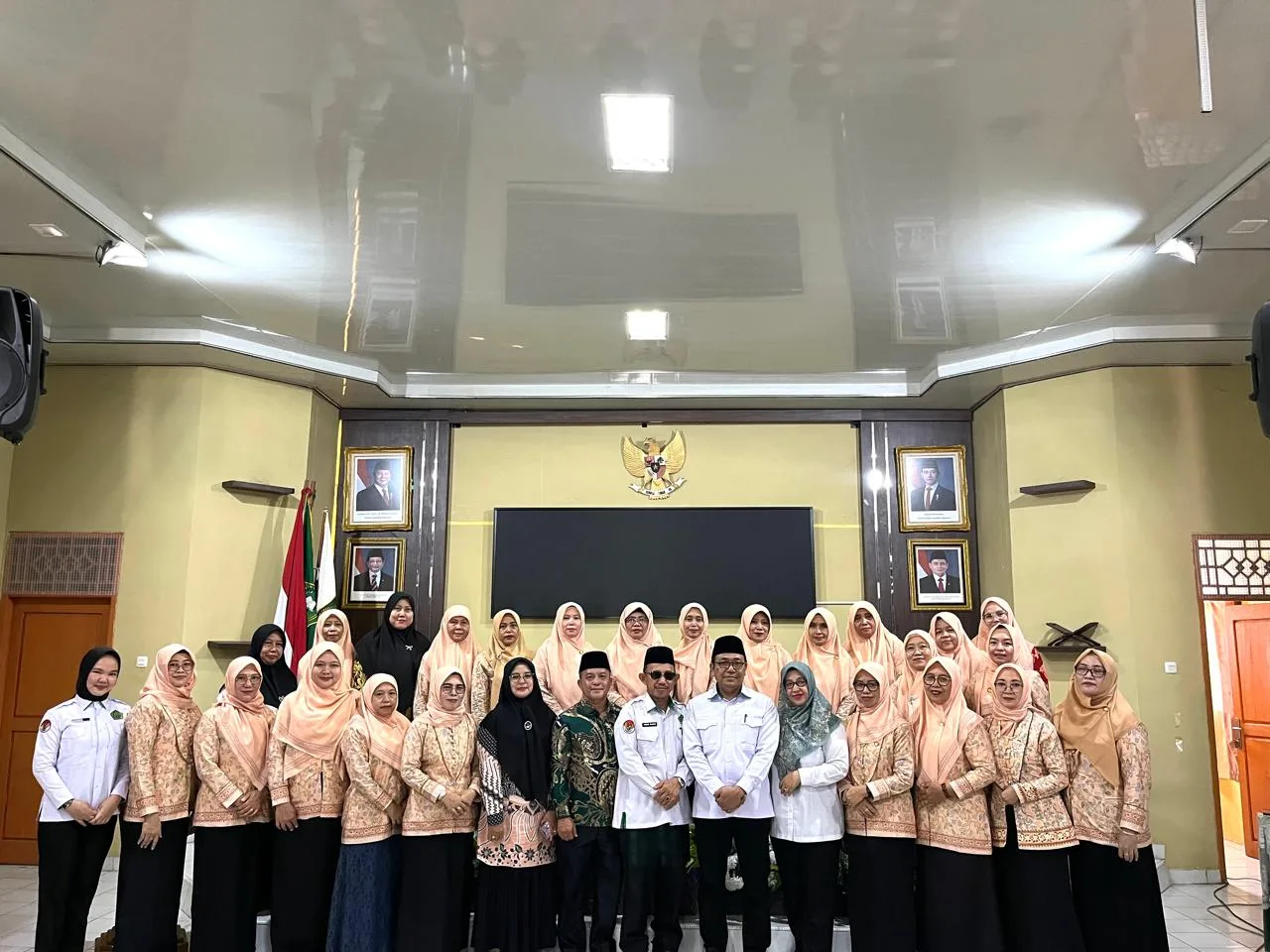 DWP Kemenag Lamteng Sampaikan Apresiasi bagi Anggota Purnabakti dan Pindah Tugas