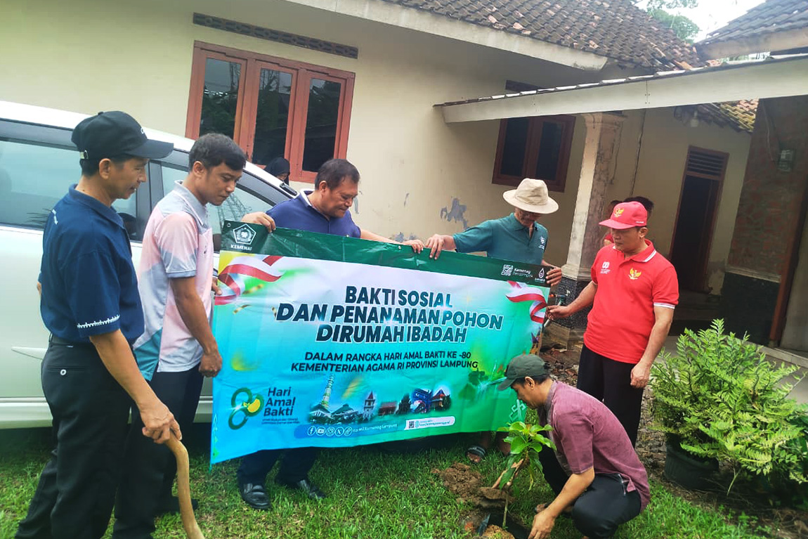 Penanaman Pohon dalam rangka Hari Amal Bakti (HAB) Kementerian Agama ke-80