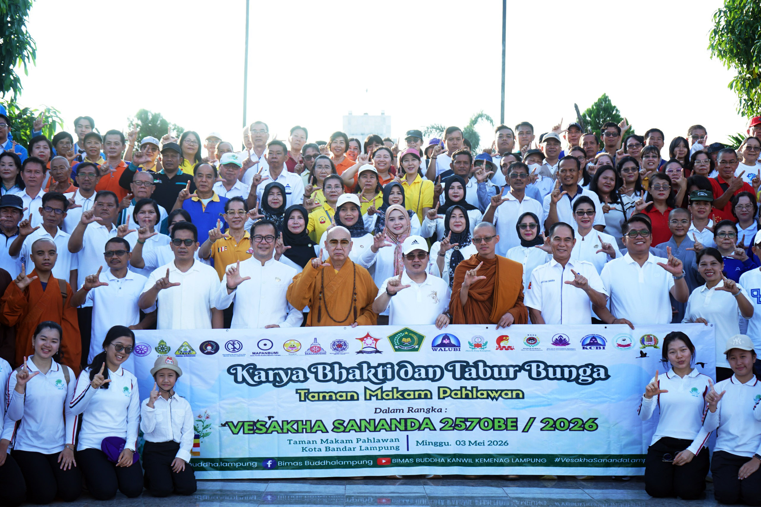 Umat Buddha Gelar Karya Bakti Dan Tabur Bunga Dalam Rangka Tri Suci Waisak 2570BE / 2026